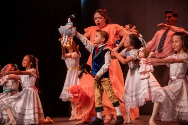 Espetáculo “O Quebra Nozes” encanta mais de 3 mil pessoas no Teatro Adamastor