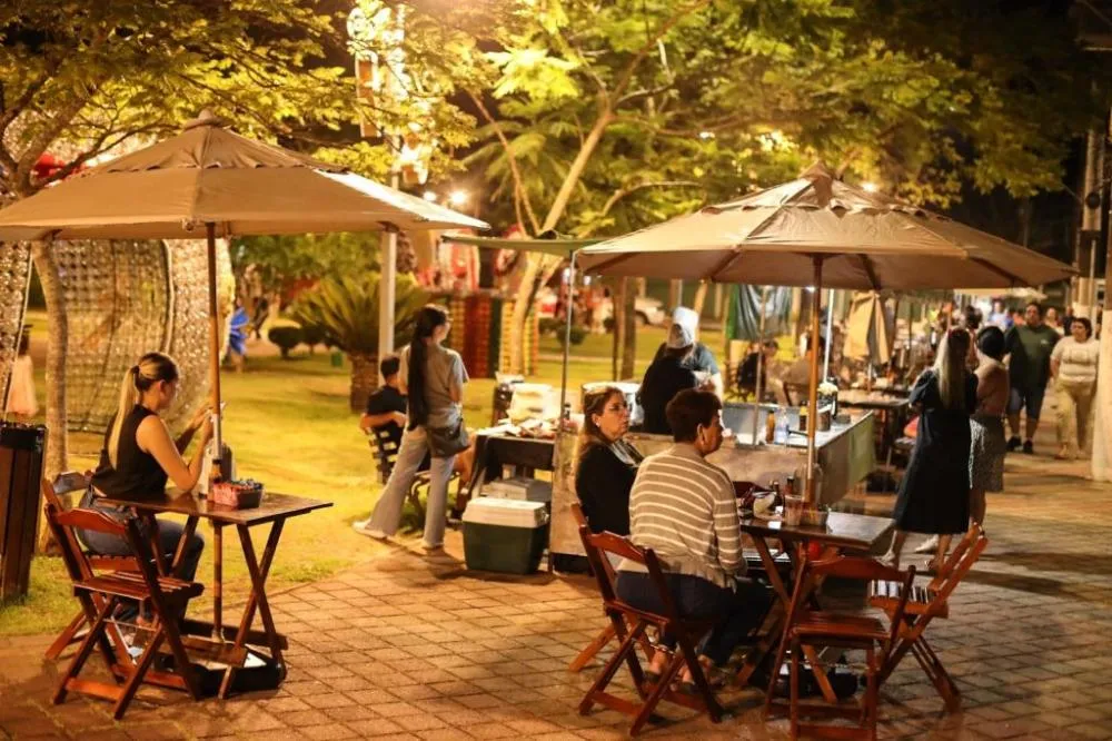 Feira Noturna Gastronômica de Guararema reúne diversidade de pratos e atrações culturais