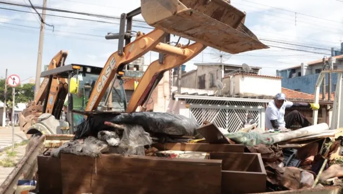 Equipes da Prefeitura de Suzano retiram 79 toneladas de resíduos das ruas após as chuvas