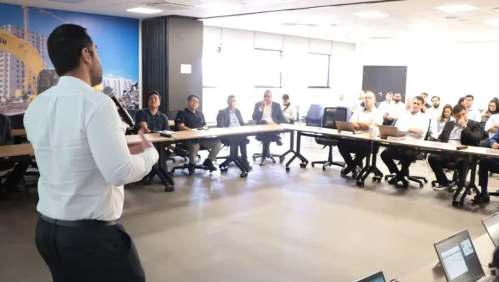 Suzano formaliza parceria com Komatsu para Cadeia Produtiva Local no setor industrial