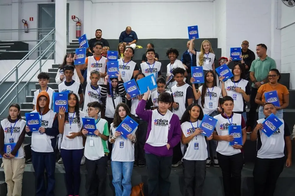 Lançamento do programa Mais Ciência na Escola reúne alunos e autoridades em Ferraz