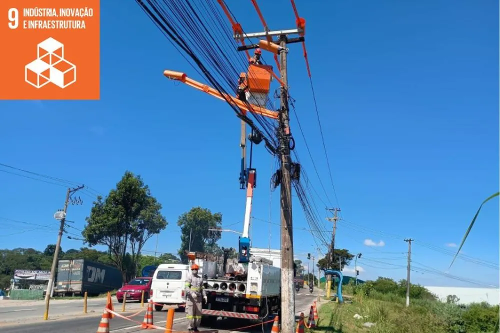 Mutirão melhora rede elétrica e podas