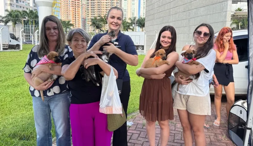 Feira de Adoção das Meninas garante lares amorosos para nove animais em Mogi