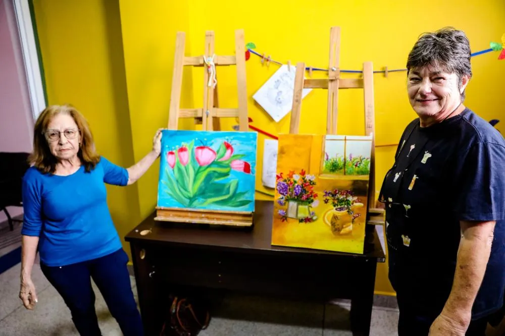 Casa da Mulher promove aulas de pintura em tela para mulheres em Ferraz