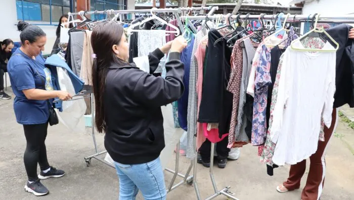 Suzano distribui mais de 12 mil peças no 1º Bazar Solidário