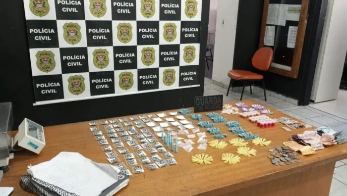 GCM de Suzano apreende 1,8 quilo de drogas e registra prisões com apoio do Smart Suzano