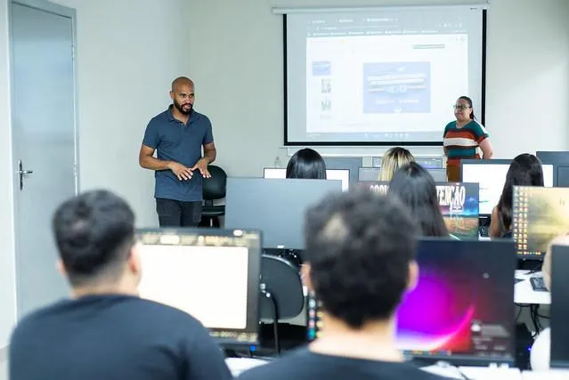 Arujá abre mais de 120 vagas gratuitas em cursos de tecnologia na Escola 4.0