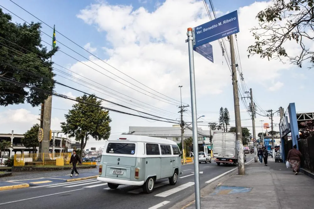 Itaquá conclui revitalização de placas de identificação em 37 vias da região central