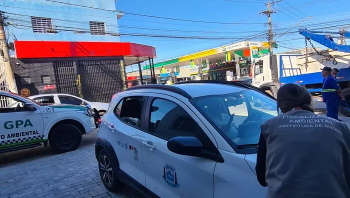 Suzano apreende caçamba irregular na Vila Urupês pelo programa Caçamba Verde