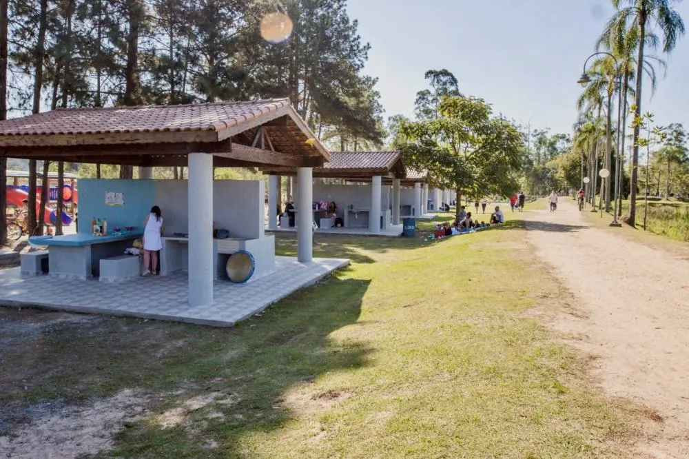 Itaquá entrega quadras e quiosques revitalizados no Parque Ecológico