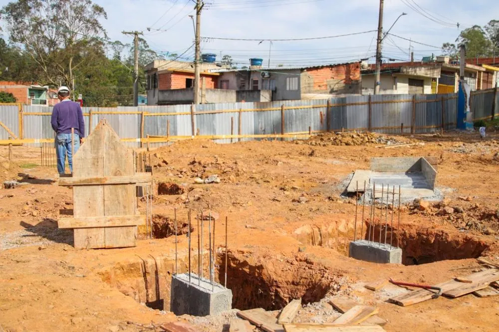 Obras da nova UBS do Jardim das Flores avançam e ampliam rede de saúde em Ferraz