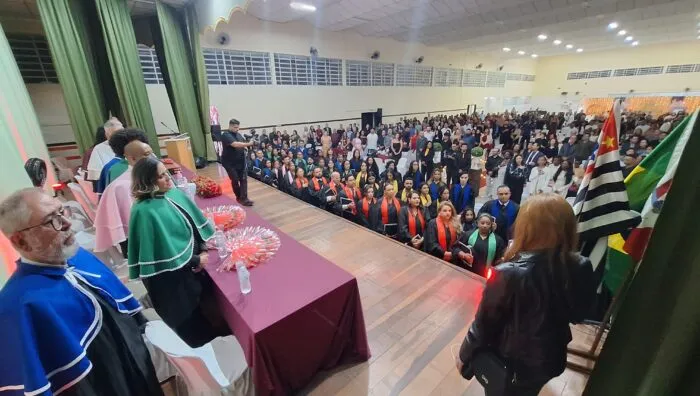 Cerimônia celebra formatura de 15 bolsistas do UniPiaget beneficiados pela Prefeitura de Suzano