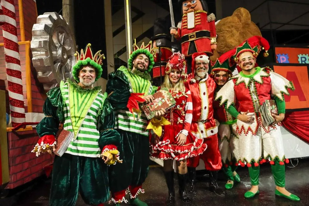 Parada de Natal encanta 3 mil pessoas em Itaquá