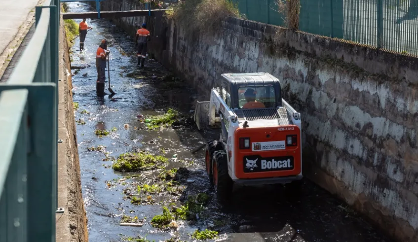 Prefeitura de Mogi inicia limpeza e desassoreamento do Córrego dos Corvos