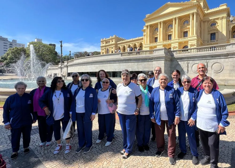 Arujá inicia excursões culturais com idosos do CCI