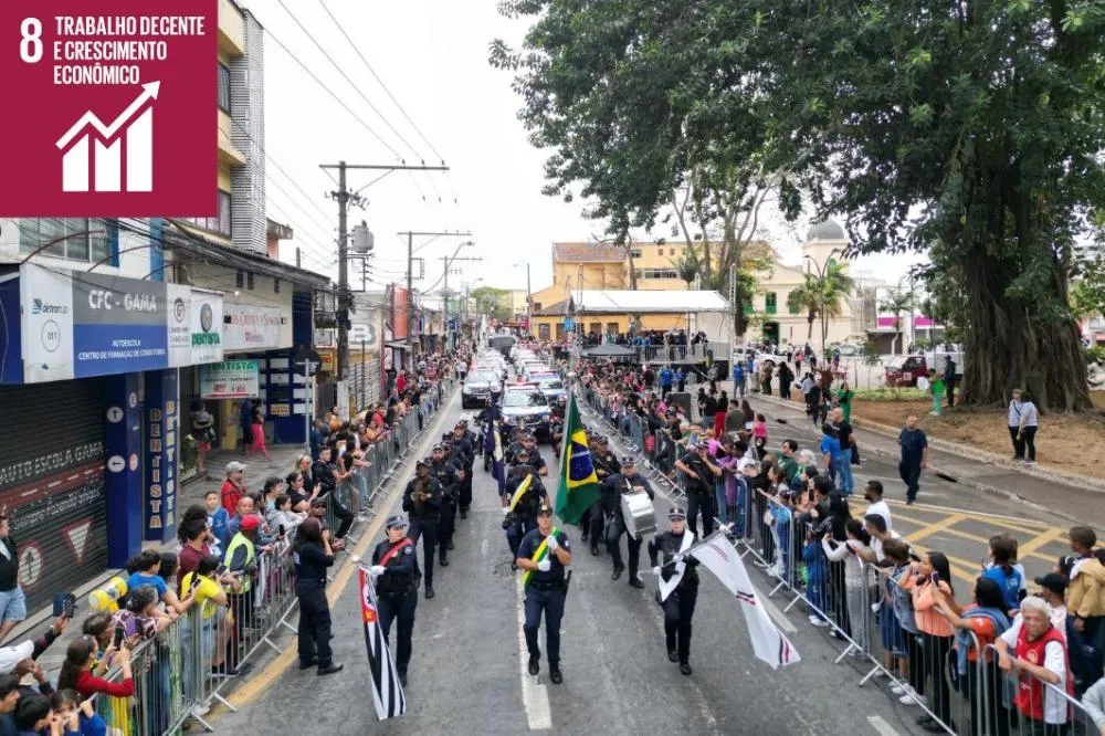 Itaquá: desfile cívico atrai 7 mil e celebra 465 anos