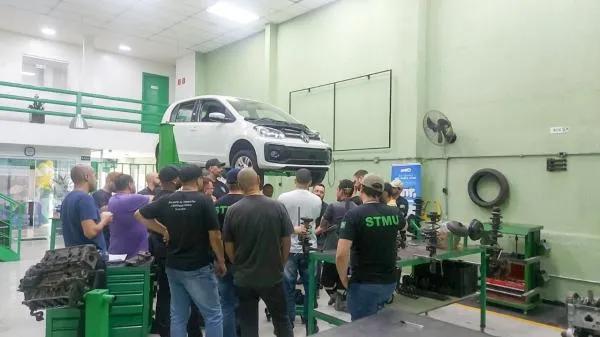 Novos agentes de transportes e trânsito participam de curso sobre mecânica emergencial