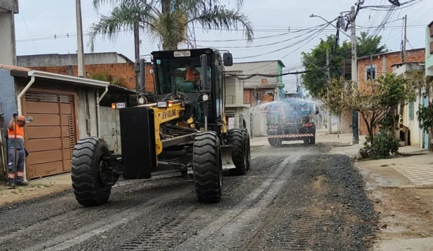 Mogi: serviços de nivelamento e cascalhamento avançam em bairros afastados