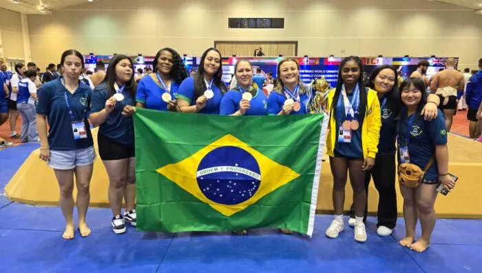 Suzanense conquista medalha e prêmio de ‘Atleta Destaque’ em mundial de sumô na Tailândia