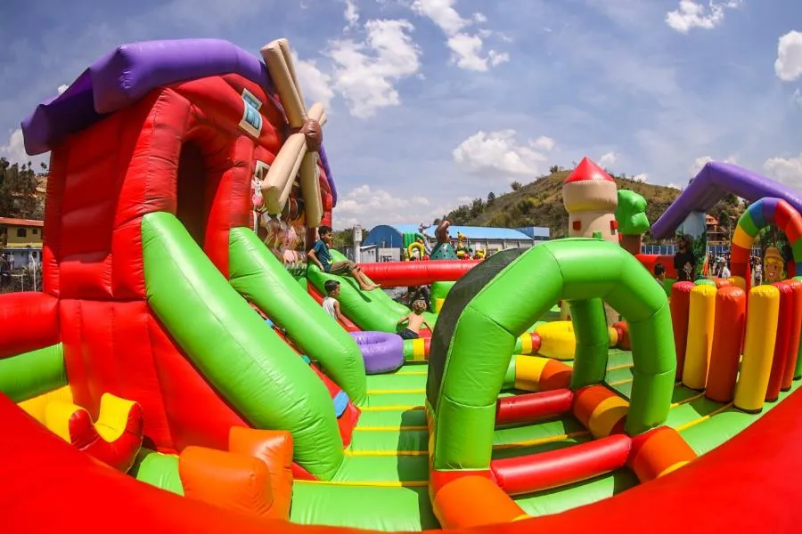 “Rua de Lazer”: Prefeitura de Guararema proporciona dia de diversão com brinquedos infláveis