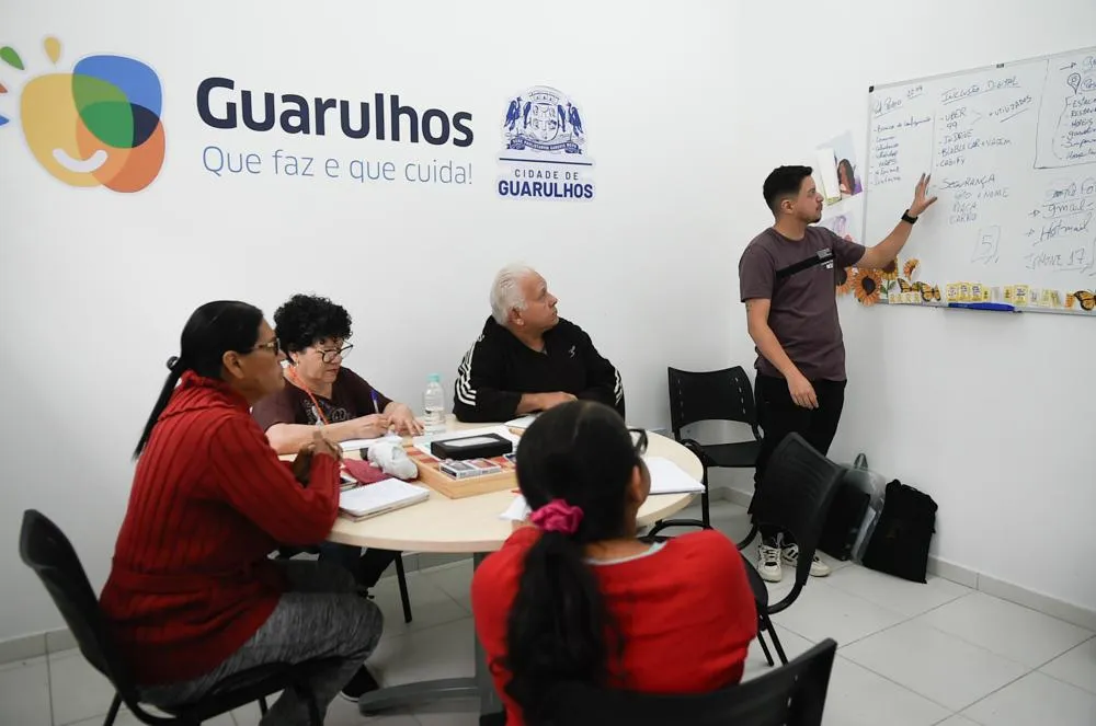 Curso gratuito de inclusão digital para idosos ofertado pela Prefeitura tem vagas abertas