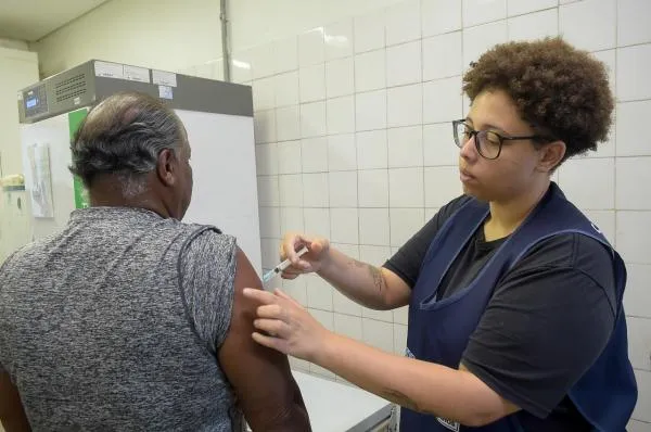 Saúde Toda Hora abre 4 UBS no sábado e reforça vacinação contra febre amarela para romeiros