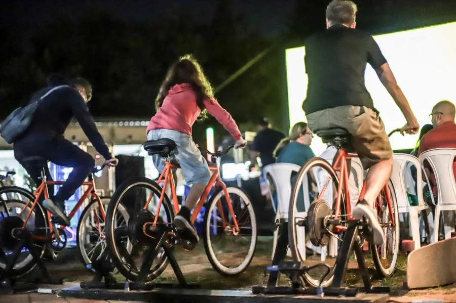 Guararema 126 anos: fim de semana tem feira gastronômica, cinema ao ar livre, encontros de bandas e carros antigos