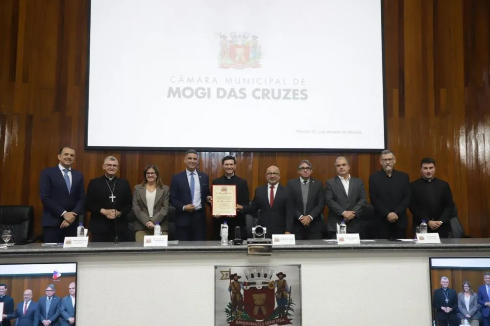 Câmara concedeu título de Cidadão Mogiano ao padre Michel dos Santos