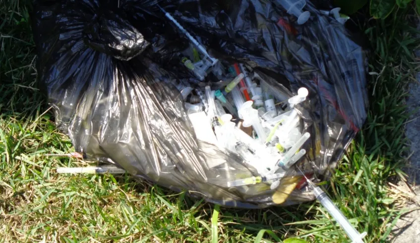 Vigilância Sanitária recolhe 300 seringas descartadas irregularmente em Jundiapeba