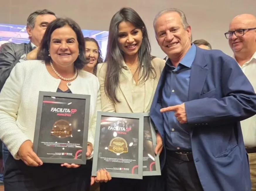 Prefeitura de Arujá é premiada com Ouro em programa ‘Facilita SP’ em evento realizado na USP