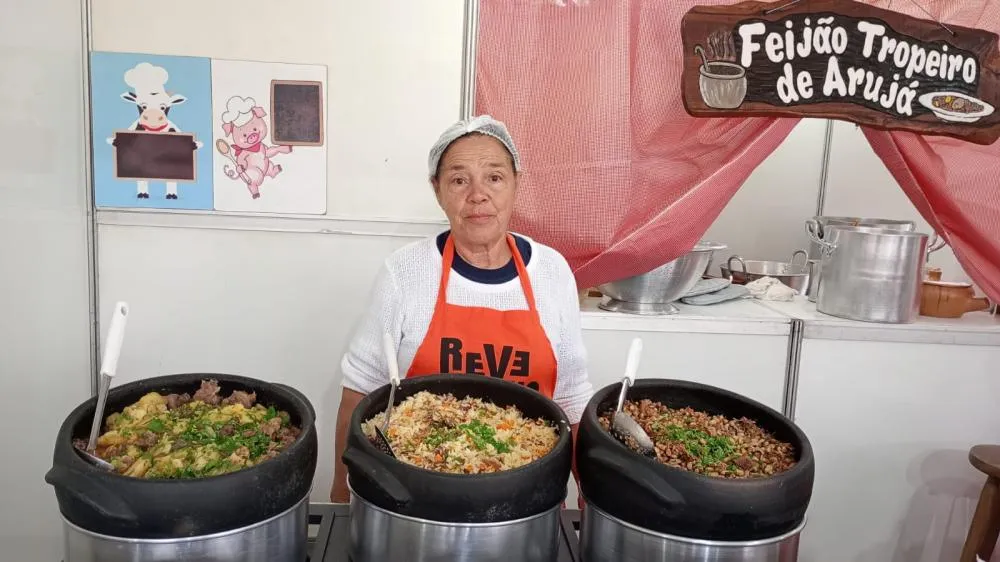 Arujá participa da feira “Revelando SP” com artesanato em madeira e culinária tropeira