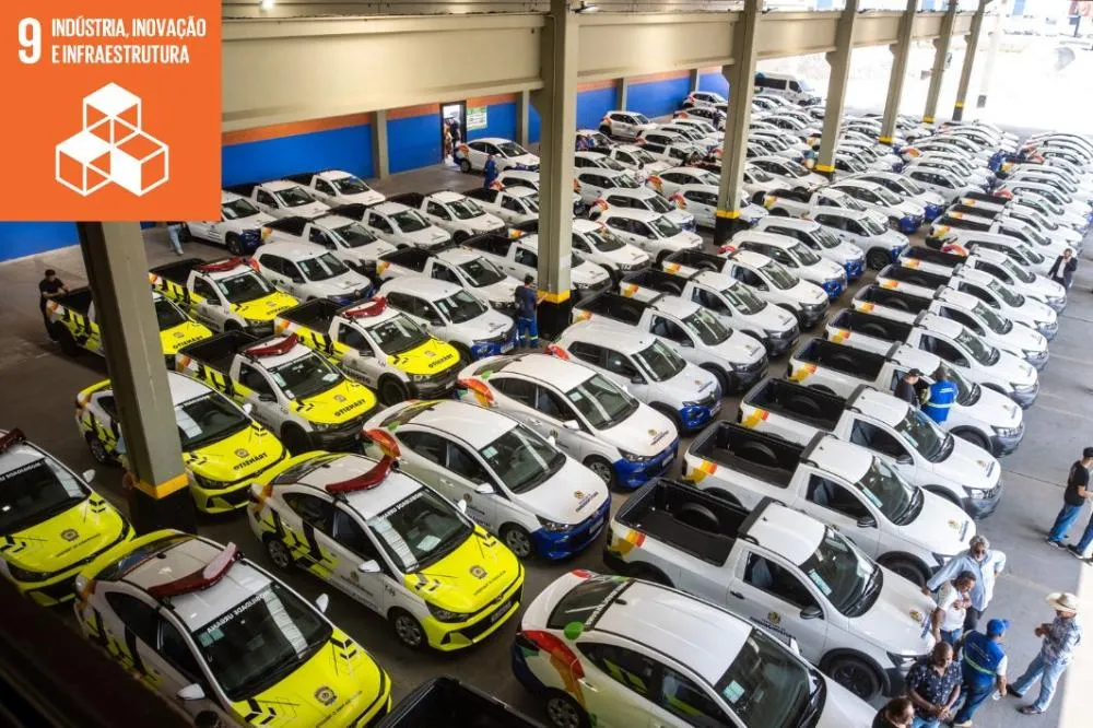 Itaquá entrega 101 veículos novos e amplia modernização da frota municipal