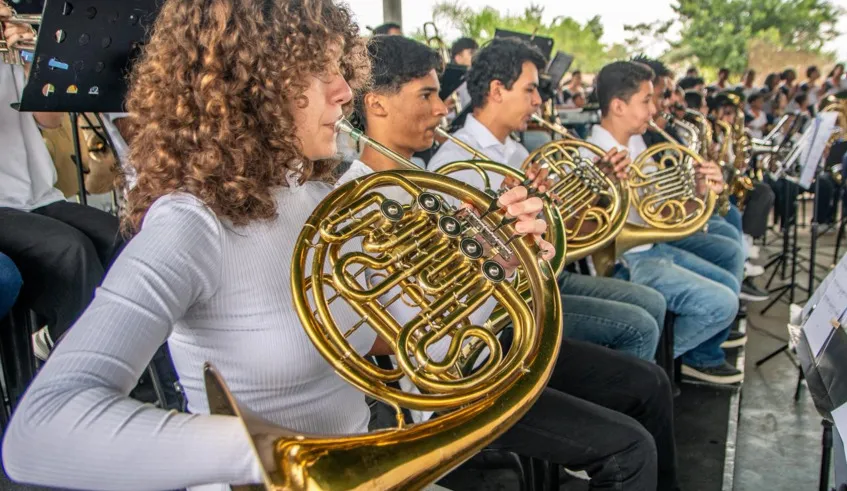 Mogi reuniu corais e bandas no Parque Leon Feffer em encontro musical