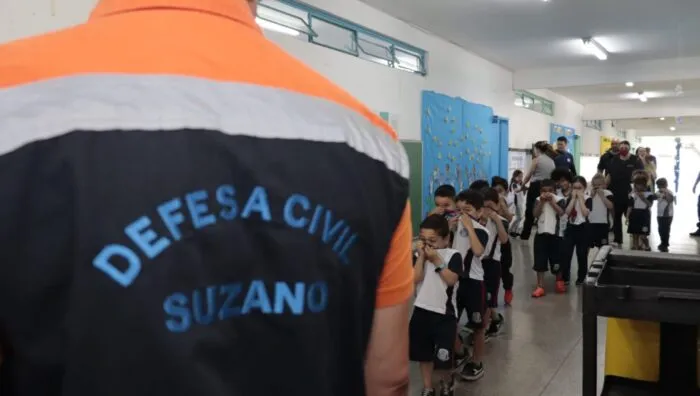 Defesa Civil realiza simulado de evacuação em escola da Vila Sol Nascente