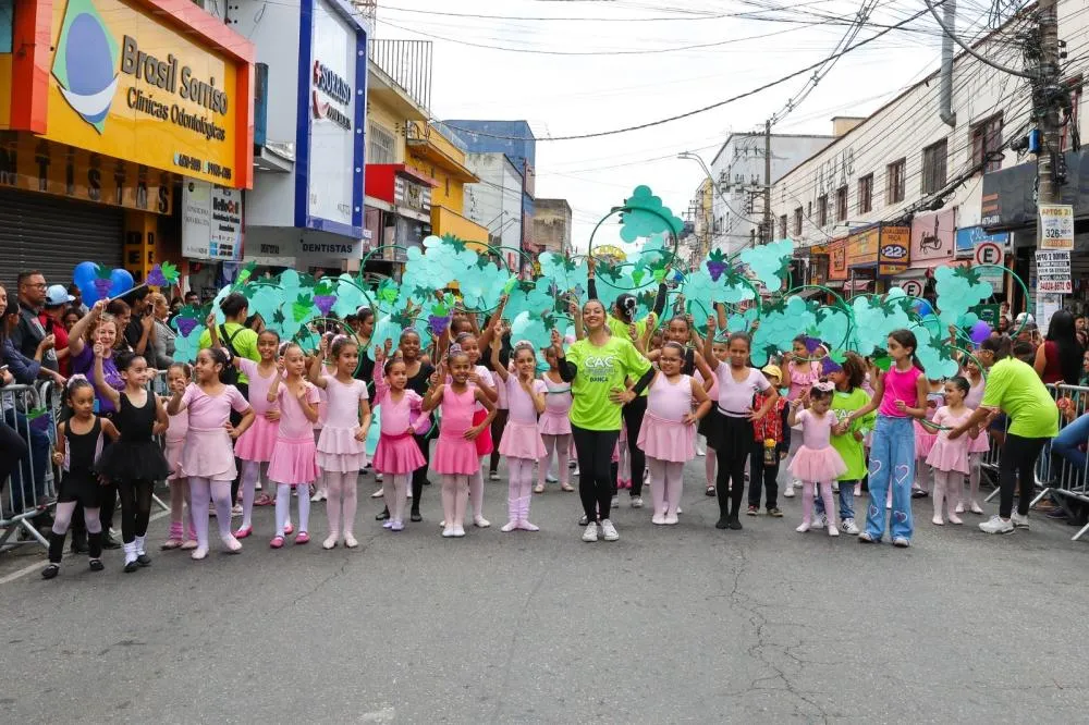Ferraz comemora 72 anos com desfile, feira e mutirão de serviços