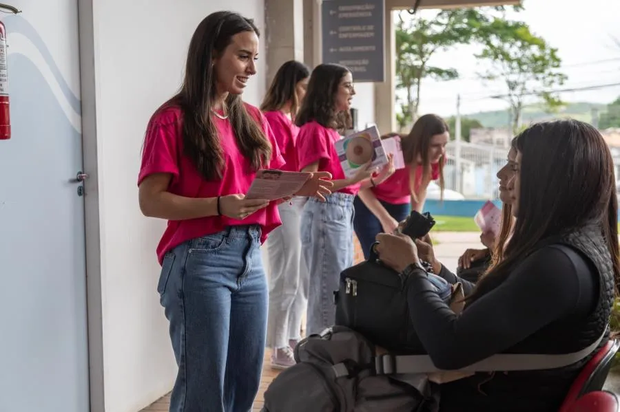 Outubro Rosa mobiliza rede de saúde e escolas em Guararema