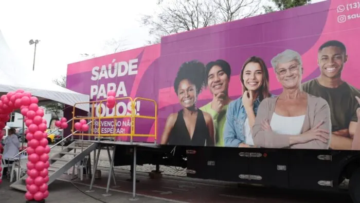 Carreta Rosa da Mamografia inicia atendimentos no Largo da Feira