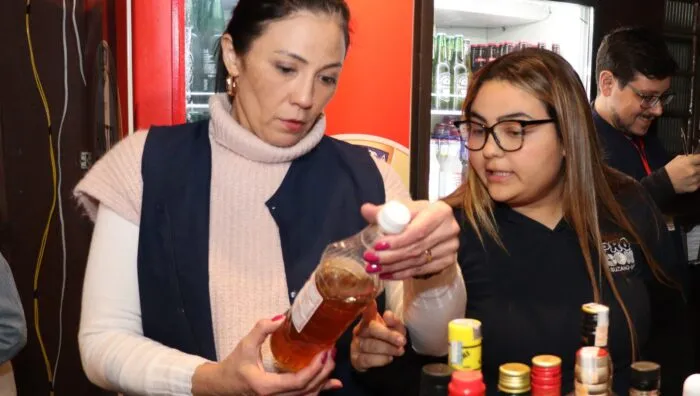 Procon e Vigilância Sanitária fiscalizam bares e adegas de Suzano