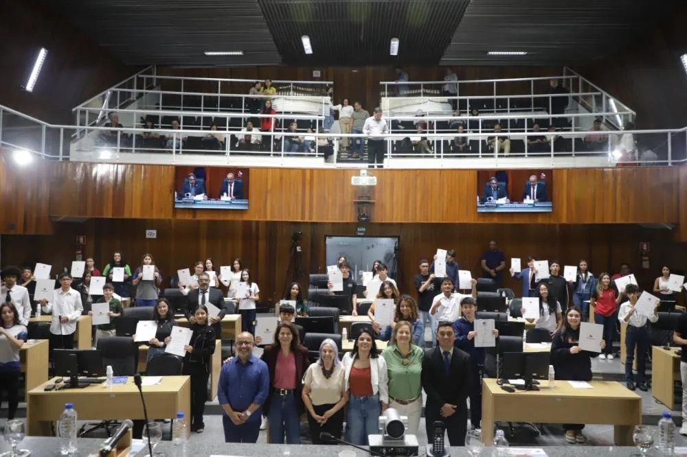 Câmara diploma vereadores do Parlamento Estudantil 2025 em Mogi das Cruzes