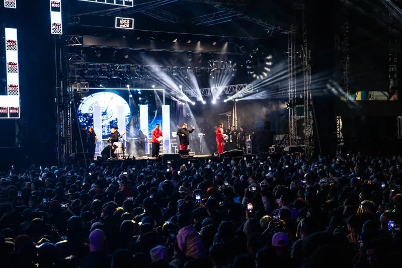 Show do Menos É Mais agita abertura da 41ª Festa da Uva Fina em Ferraz