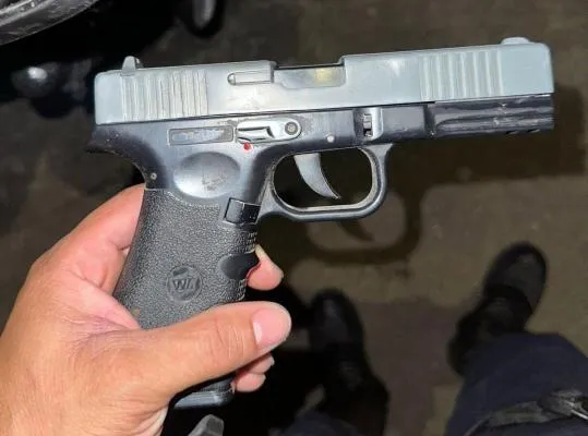 GCM de Guarulhos intercepta dupla e apreende arma falsa