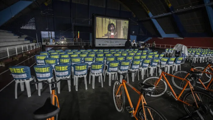 Projeto ‘Bike Cine’ leva 96 participantes ao Ginásio Professor Roberto David