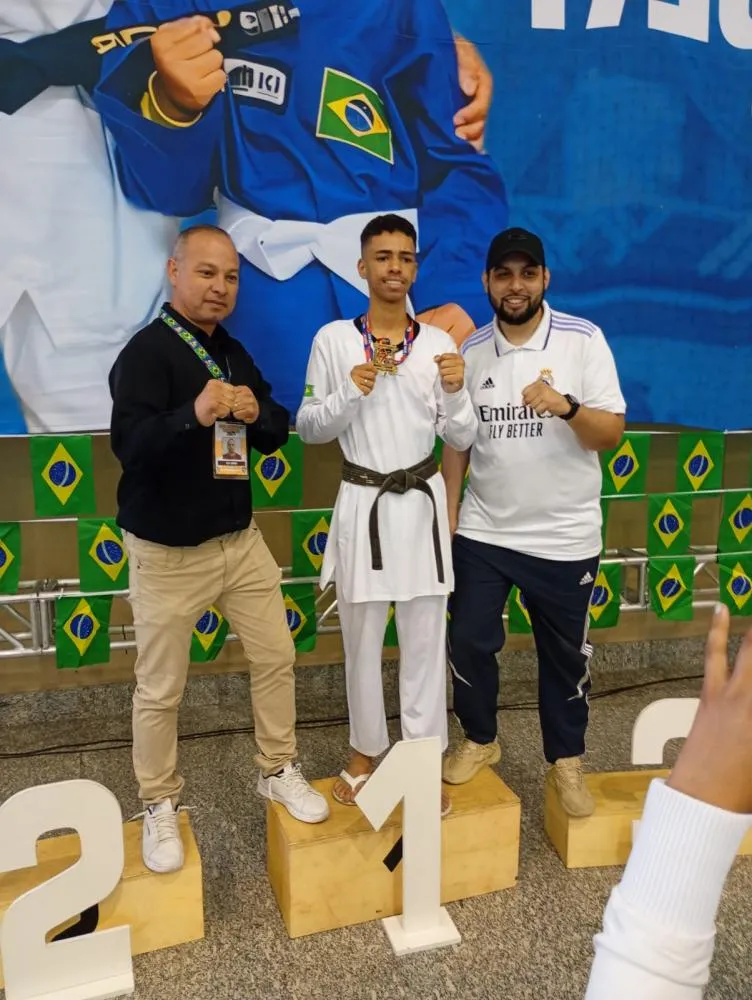 Atletas de Arujá conquistam ouro no Mundial e 32 medalhas na Copa América de Taekwondo