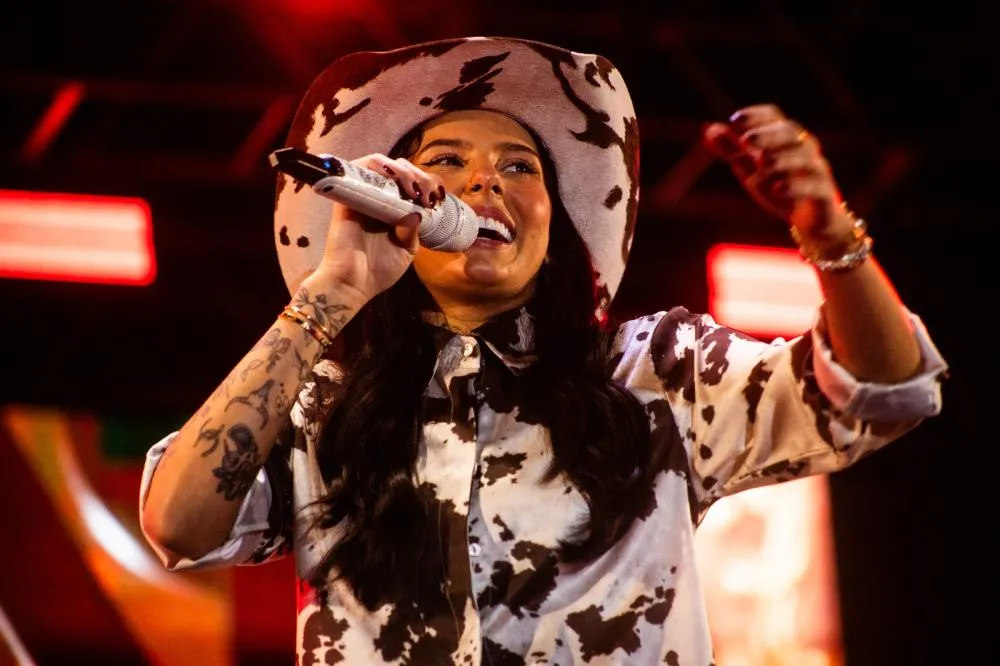 Ana Castela e Dia das Crianças arrastaram multidões na Festa da Uva Fina em Ferraz