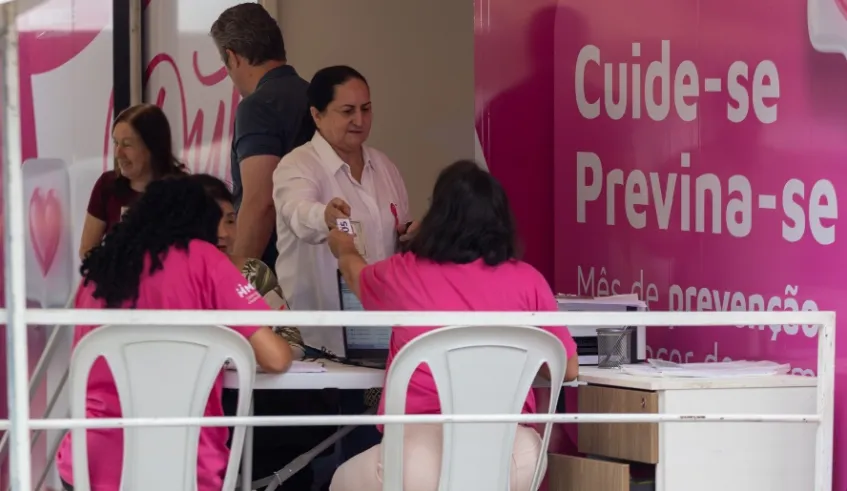 Outubro Rosa: Carreta da Mamografia percorre bairros de Mogi