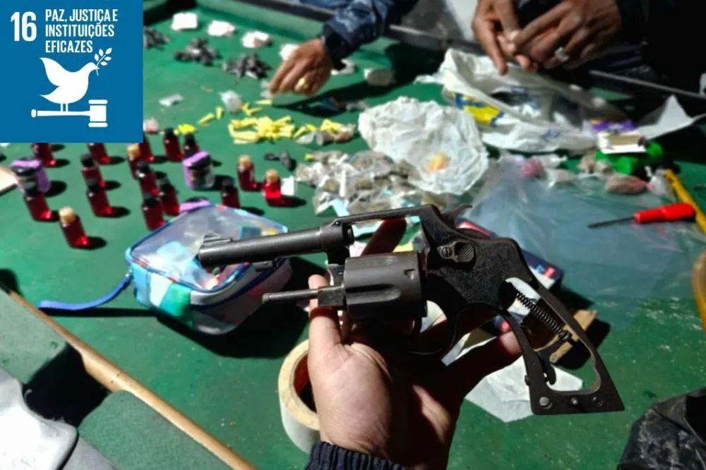 GCM de Itaquá encerra ponto de tráfico e apreende arma em operação