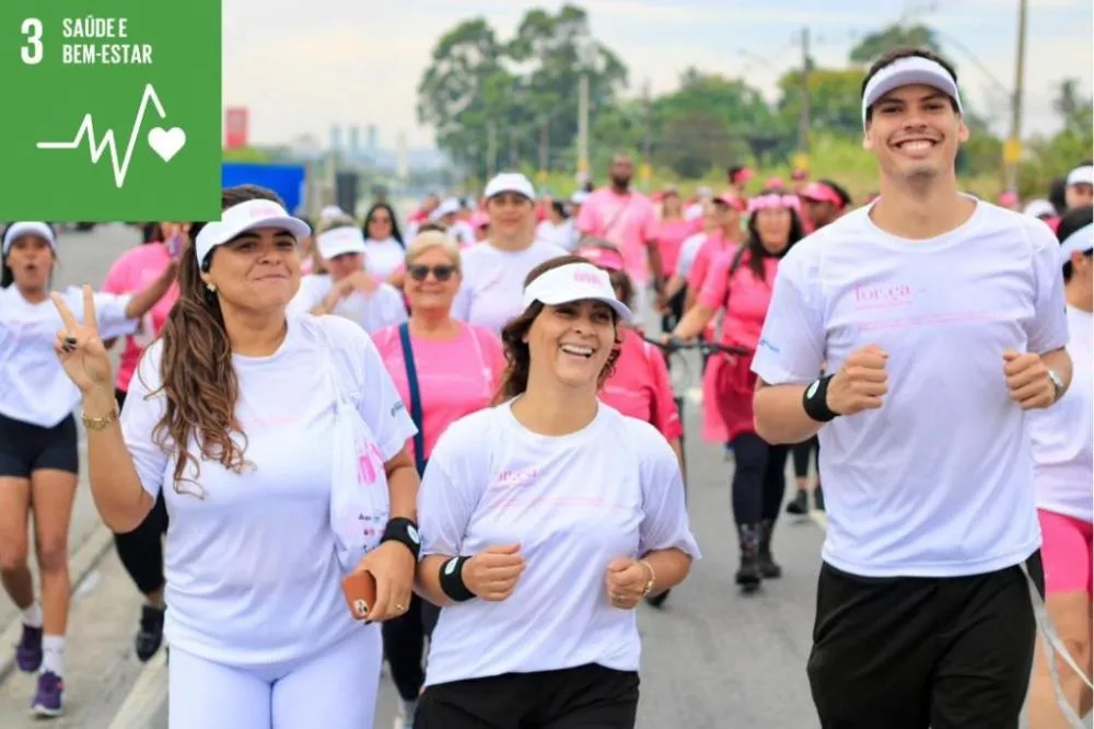 Em Itaquá, 550 pessoas participam da Caminhada Outubro Rosa