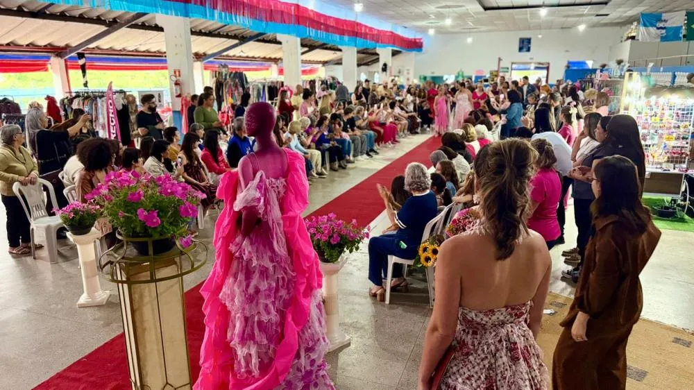 Desfile do Outubro Rosa traz emoção e sorrisos na Feira Pocket Ecofashion