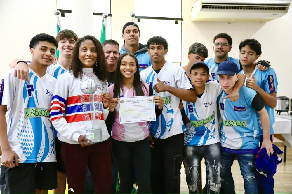 Ferraz premia escolas campeãs da 20ª Olimpíada Estudantil