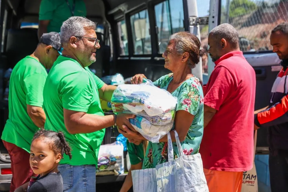 Fundo Social de Ferraz distribui cestas básicas e hortaliças na Vila Mariana